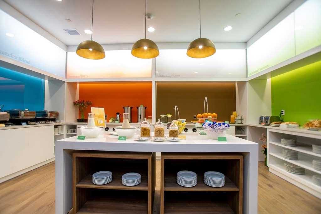 Hampton By Hilton Quito La Carolina Park Hotel Restoran gambar